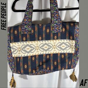 FREE PEOPLE SOUTHWEST MESSENGER BAG NEW